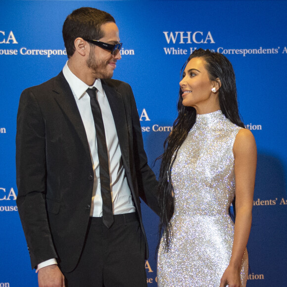 Pete Davidson et Kim Kardashian - Les célébrités au "dîner annuel des correspondants" à l'hôtel Hilton à Washington DC, le 30 avril 2022. 