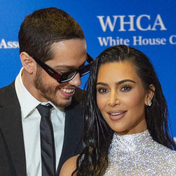 Première sortie officielle pour Kim Kardashian et son compagnon Pete Davidson au dîner annuel des "Associations de Correspondants de la Maison Blanche" à l'hôtel Hilton à Washington