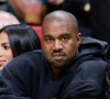 Kanye West et sa compagne Chaney Jones regardent un match de basket qui oppose les Miami Heat aux Minnesota Timberwolves au stade FTX Arena à Miami le 13 mars 2022.  Miami, FL - Rapper Kanye West and girlfriend Chaney Jones along with rapper Future attend a game between the Miami Heat and the Minnesota Timberwolves at FTX Arena. Pictured: Kanye West, Chaney Jones 