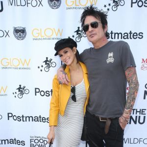 Brittany Furlan et son fiancé Tommy Lee à la journée Off The Menu x Postmates: Secret Burger Showdown au Wallis Annenberg Center à Beverly Hills, le 26 mai 2018.