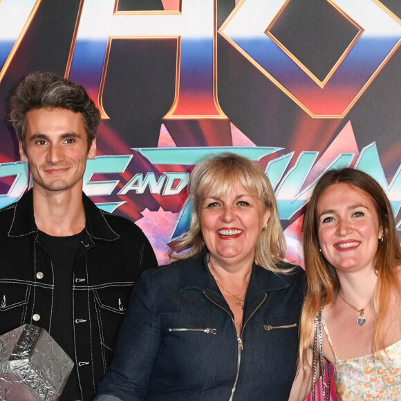 Valérie Damidot avec ses enfants Norman et Roxanne - Avant-première du film "Thor Love and Thunder" au Grand Rex à Paris le 7 juillet 2022. © Coadic Guirec/Bestimage