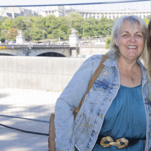 Valérie Damidot et sa fille Roxanne - Festival des Livres et des Artistes organisé par l'association "Lecture pour Tous" engagée dans la lutte contre l'illettrisme au Mail Branly à Paris le2 juillet 2022. © Pierre Perusseau/ Jack Tribeca / Bestimage 
