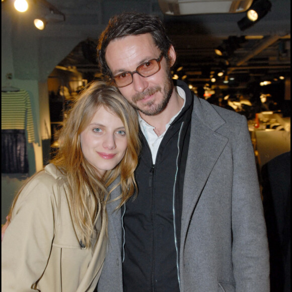 Julien Boisselier et Mélanie Laurent sur les Champs-Elysées