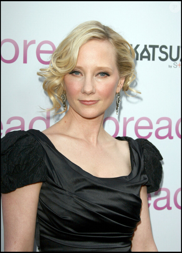 ANNE HECHE à Los Angeles.