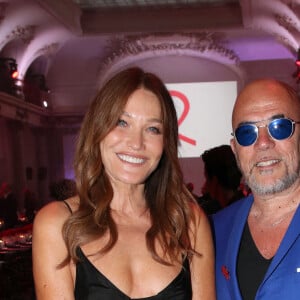 Carla Bruni Sarkozy et Pascal Obispo - 19ème "Diner de la Mode" au bénéfice de Sidaction au Pavillon Cambon Capucines dans le cadre de la Fashion Week de Paris, France. Le 7 juillet 2022. © Olivier Borde-Bertrand Rindoff Petroff / Bestimage 