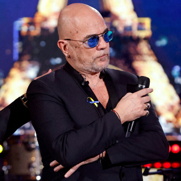 Pascal Obispo - Emission spéciale "Unis pour l'Ukraine" à la Maison de la Radio et de la Musique, diffusée en direct sur France 2 et présentée par Nagui et Leïla.Kaddour à Paris le 8 mars 2022. © Cyril Moreau / Jack Tribeca / Bestimage 