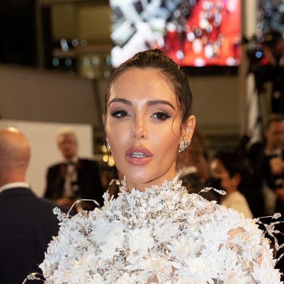 Nabilla Benattia (enceinte) - Montée des marches du film " Stars At Noon " lors du 75ème Festival International du Film de Cannes. Le 25 mai 2022 © Cyril Moreau / Bestimage 