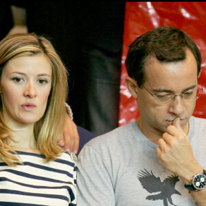 Elisabeth Bost et Jean-Luc Delarue lors du match opposant le PSG et l'OM au Parc des princes le 10 septembre 2006. © Guillaume Gaffiot/Bestimage