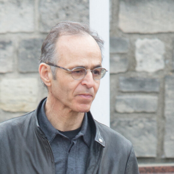 Jean-Jacques Goldman lors des obsèques de Véronique Colucci au cimetière de Montrouge, Paris, France le 12 avril 2018