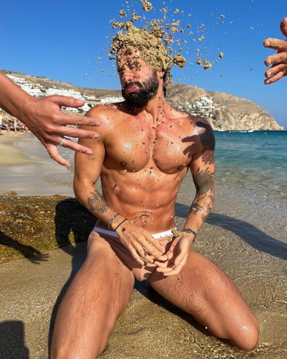 Hugo Manos, le compagnon de Laurent Ruquier, en vacances à Mykonos en Grèce, Instagram, août 2022.