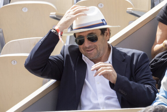 Patrick Bruel dans les tribunes des internationaux de France de Roland-Garros à Paris, le 31 mai 2022. © Cyril Moreau - Dominique Jacovides/Bestimage