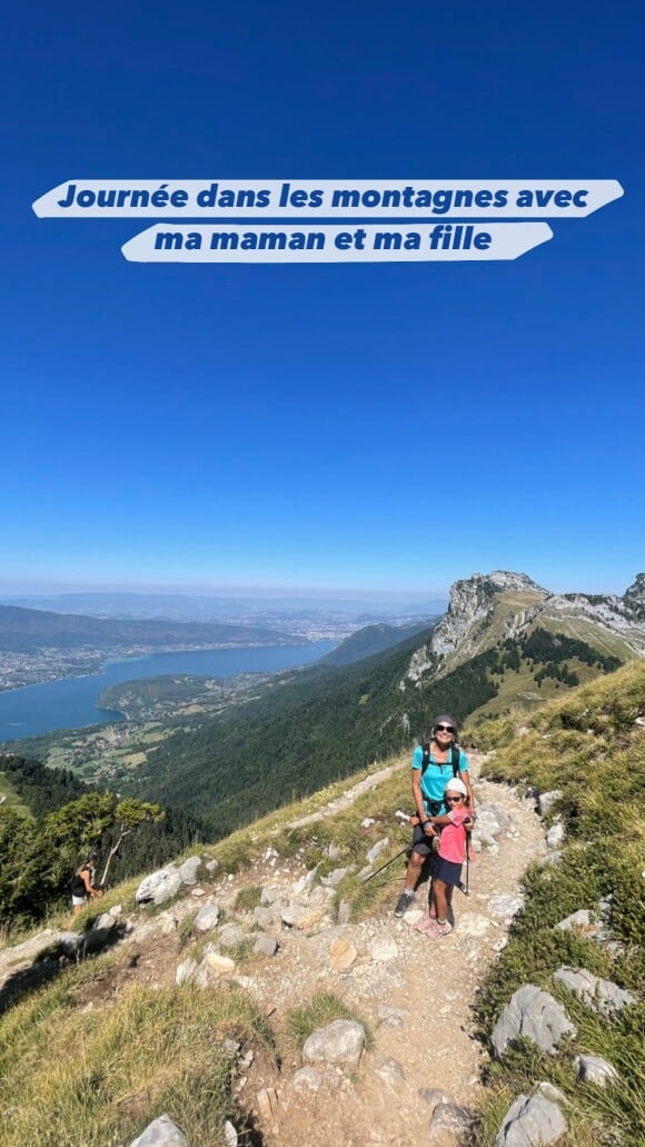 Martin Fourcade a fait une randonnée avec sa fille Manon et sa mère.