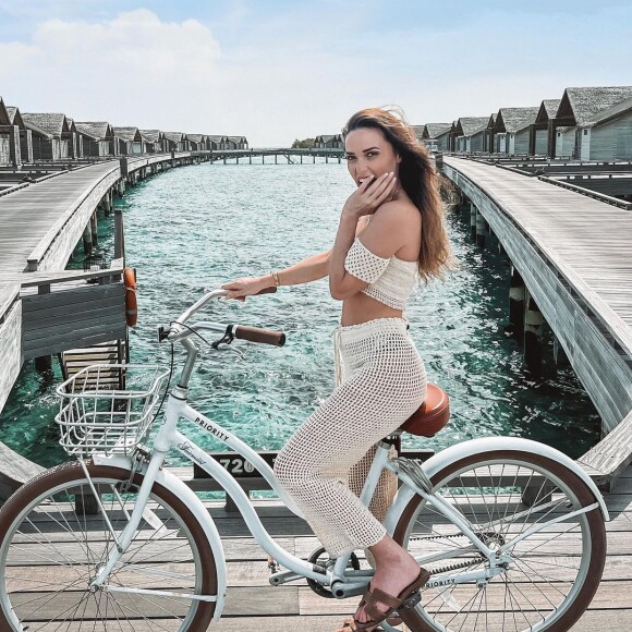 Capucine Anav sur Instagram