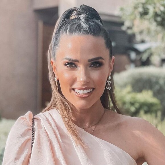 Capucine Anav sur Instagram