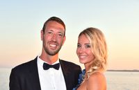 Alain Bernard célèbre ses 2 ans de mariage avec Faustine en partageant une superbe photo