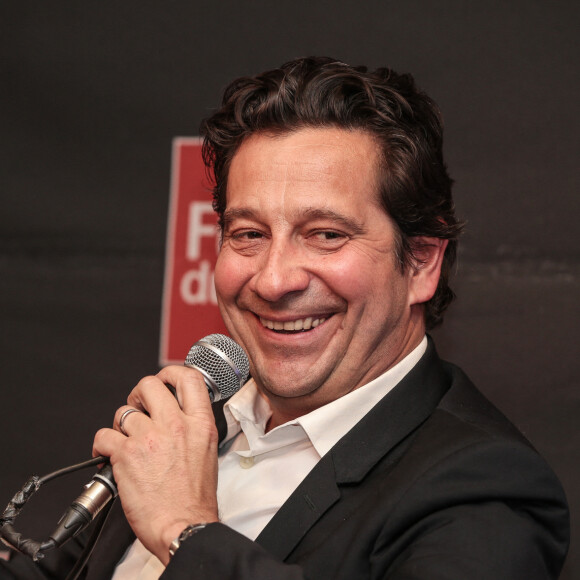 Laurent Gerra rencontre son public avec sont livre "Carnet d'un sale gosse" au Furet du Nord à Lille le 7 novembre 2017. Il évoque ses 30 années passées sur scène à travers une multitude d'anectodes qui ont émaillé sa carrière. © Stéphane Vansteenkiste/Bestimage