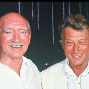 Johnny Hallyday et Eddie Barclay lors du mariage d'Eddie Barclay et de Caroline.