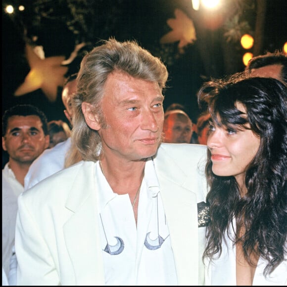 Johnny Hallyday et sa femme Adeline lors du mariage d'Eddie et Caroline Barclay