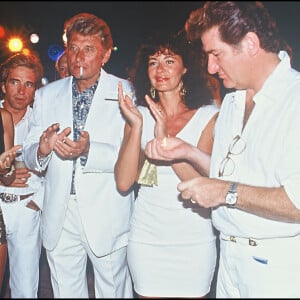Eddy Mitchell avec Johnny Hallyday et Adeline Blondieau à Saint-Tropez pour le mariage d'Eddie Barclay