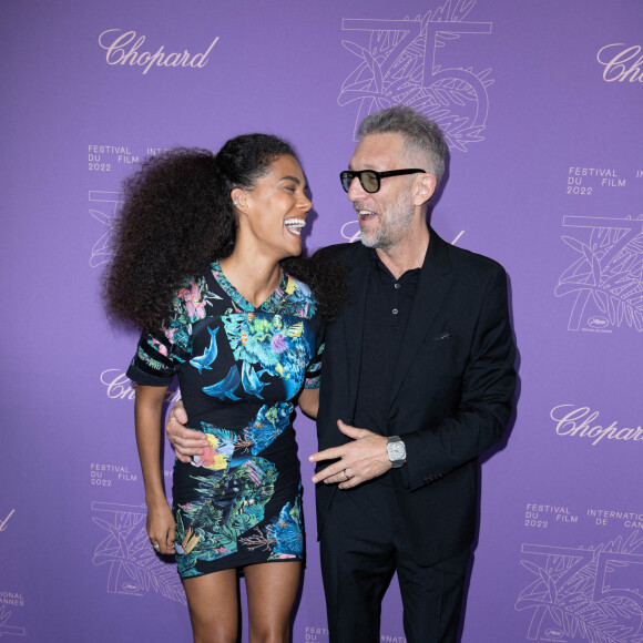 Tina Kunakey et son mari Vincent Cassel - Photocall du dîner du 75ème Festival International du Film de Cannes. Le 24 mai 2022 © Olivier Borde / Bestimage 