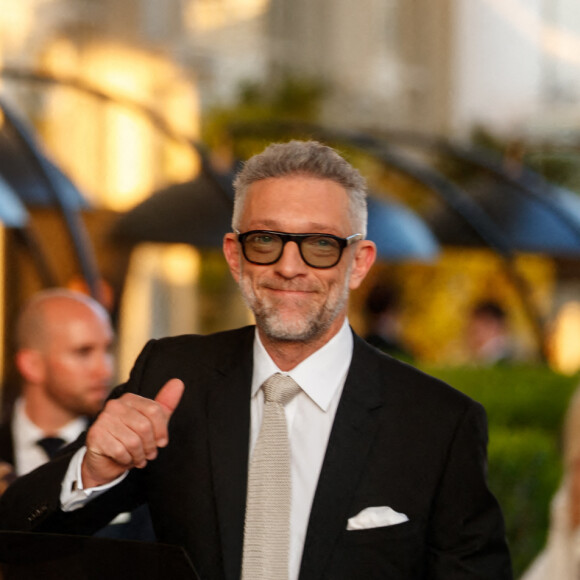 Vincent Cassel et sa femme Tina Kunakey à la sortie de l'hôtel "Martinez" lors du 75ème Festival International du Film de Cannes, le 23 mai 2022. 