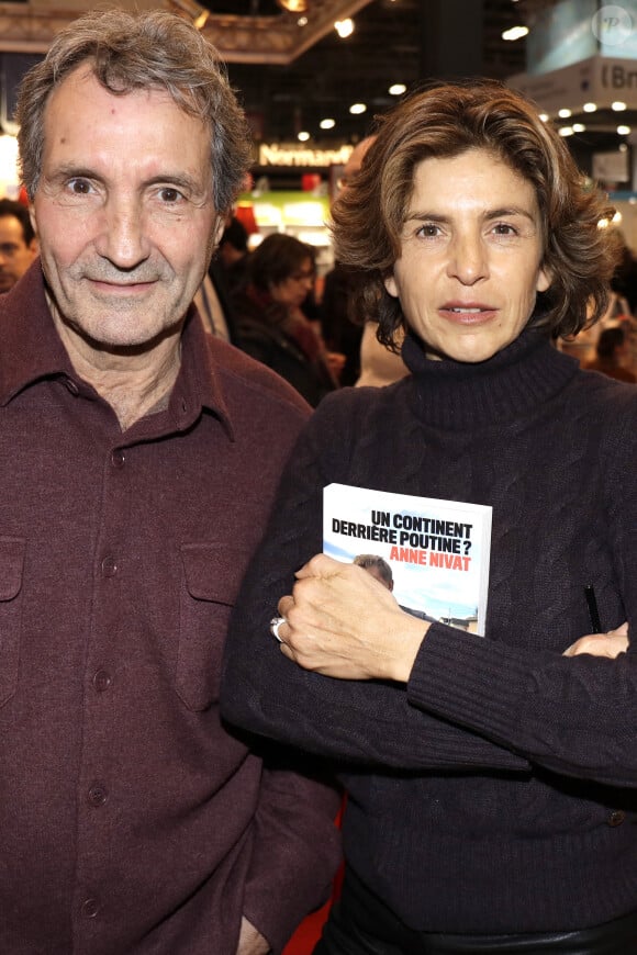 Jean-Jacques Bourdin et sa femme Anne Nivat - 38e salon du livre de Paris à la Porte de Versailles. © Cédric Perrin/Bestimage