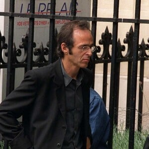 Jean-Jacques Goldman lors des obsèques de Carole Fredericks en l'église Notre-Dame-de-Clignancourt en 2001