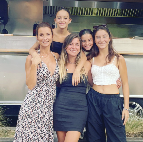 Jennifer Lauret et ses filles sur Instagram. Le 23 août 2022.
