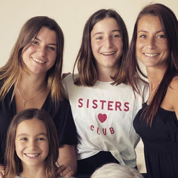 Jennifer Lauret avec ses filles.