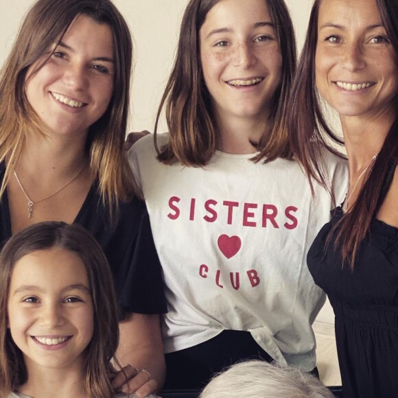Jennifer Lauret avec ses filles.
