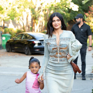 Kylie Jenner et sa fille Stormi à leur arrivée à l'événement 818 Tequila à Beverly Hills. Le 17 août 2022 