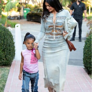 Kylie Jenner et sa fille Stormi à leur arrivée à l'événement 818 Tequila à Beverly Hills. Le 17 août 2022 