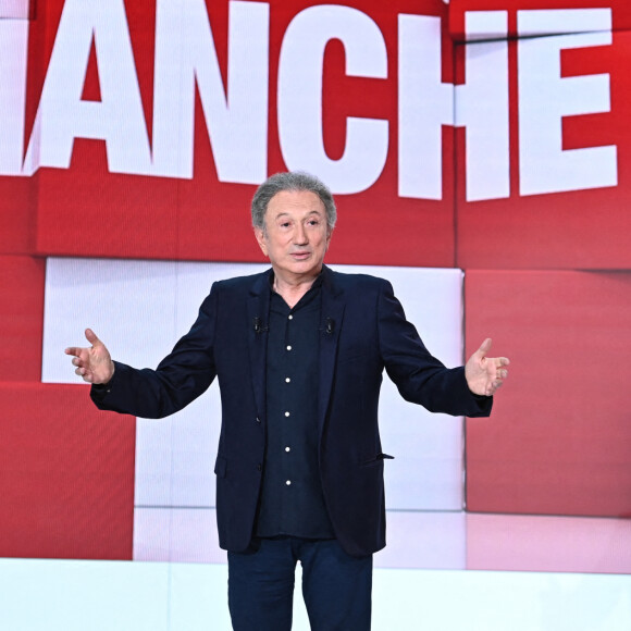 Exclusif - Michel Drucker - Enregistrement de l'émission "Vivement Dimanche" au Studio Gabriel, présentée par M.Drucker, et diffusée sur France 3. © Guillaume Gaffiot / Bestimage