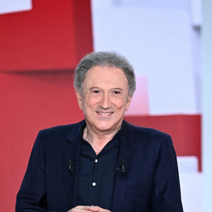 Exclusif - Michel Drucker - Enregistrement de l'émission "Vivement Dimanche" au Studio Gabriel, présentée par M.Drucker, et diffusée sur France 3, de 13h30 à 15h, le 28 août © Guillaume Gaffiot / Bestimage