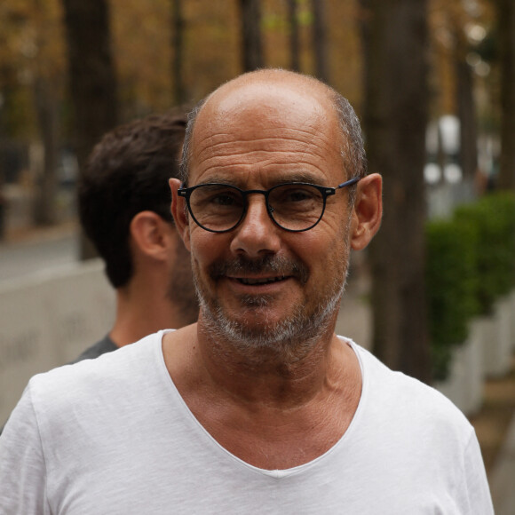 Bernard Campan - Arrivées à l'enregistrement de l'émission "Vivement Dimanche" au Studio Gabriel à Paris, France, le 23 août 2022, qui sera diffusée le 28 août sur France 3. © Christophe Clovis/Bestimage