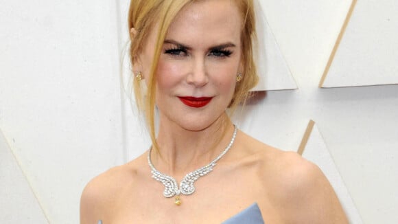 Nicole Kidman très musclée en mini jupe : son look mini affole la toile