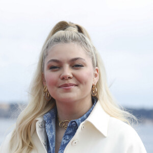 Louane Emera - Photocall de la série "Visions" lors de la 5ème saison du festival International des Séries "Canneseries" à Cannes, France, le 3 avril 2022. © Denis Guignebourg/Bestimage 