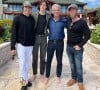 Pierce Brosnan entouré de ses trois fils : Sean, Dylan et Christopher.