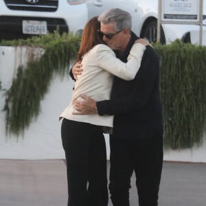 Pierce Brosnan va dîner avec sa femme Keely et une amie au restaurant "Lucky" à Malibu, le 28 mai 2022. 