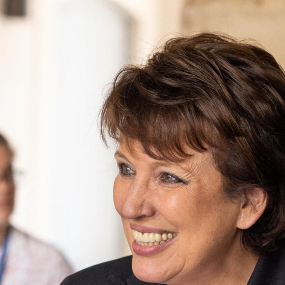 Roselyne Bachelot, ministre de la Culture visite l'installation du concert Monumental Tour de Michael Canitrot au Palais Royal à Paris, France, le 12 mai 2022. © Jeremy Melloul/Bestimage