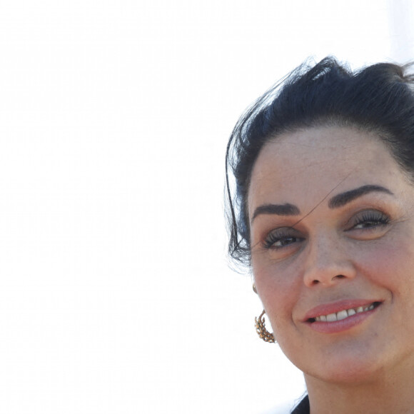 Lola Dewaere au photocall de la série "Astrid et Raphaëlle" lors de la 5ème saison du festival International des Séries "Canneseries" à Cannes, France, le 2 avril 2022. © Denis Guignebourg/Bestimage