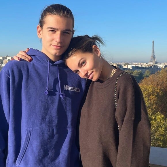 Les deux enfants de Veronika Loubry, Thylane et Ayrton Blondeau, posent sur Instagram le 28 octobre 2021.