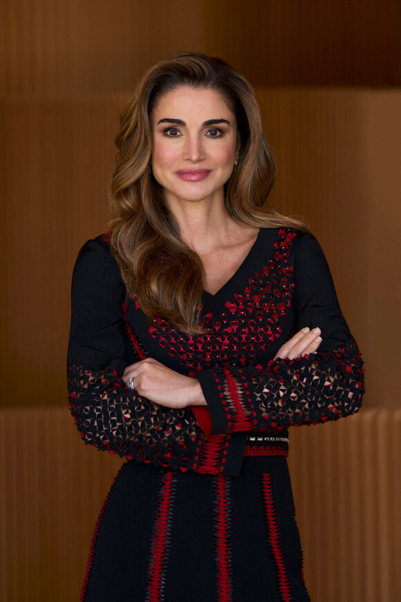 Portrait officiel de la reine Rania de Jordanie pour son anniversaire (52 ans) à Amman réalisé le 23 août 2022. La reine est née un 31 août.