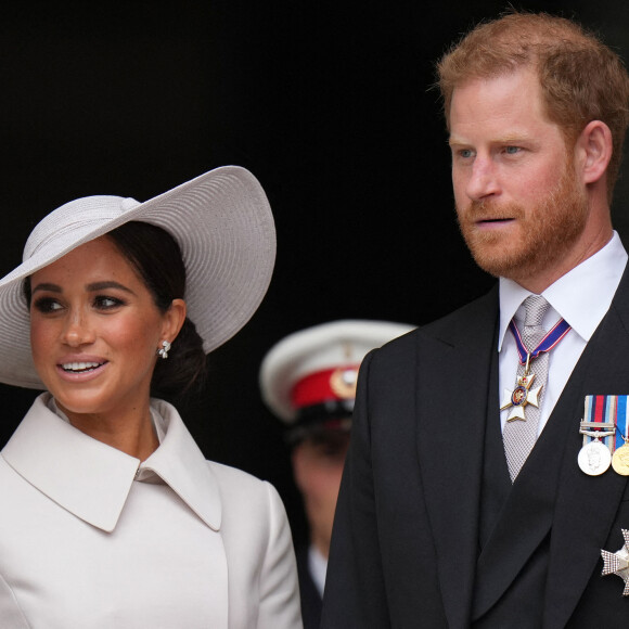 Le prince Harry, duc de Sussex, et Meghan Markle, duchesse de Sussex - Les membres de la famille royale et les invités à la sortie de la messe du jubilé, célébrée à la cathédrale Saint-Paul de Londres, Royaume Uni. 