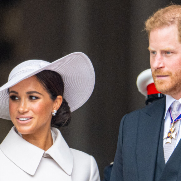 Le prince Harry, duc de Sussex, et Meghan Markle, duchesse de Sussex - Les membres de la famille royale et les invités lors de la messe célébrée à la cathédrale Saint-Paul de Londres, dans le cadre du jubilé de platine (70 ans de règne) de la reine Elisabeth II d'Angleterre. Londres, le 3 juin 2022. 