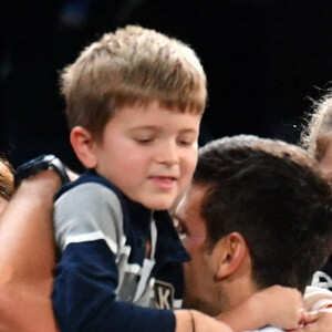 Novak Djokovic, sa femme Jelena Djokovic , ses enfants Stefan et Tara - Novak Djokovic remporte la finale homme du Rolex Paris Masters face à Daniil Medvedev le 7 novembre 2021. © Veeren/Bestimage