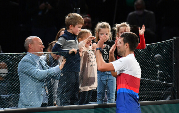 Novak Djokovic, sa femme Jelena Djokovic , ses enfants Stefan et Tara - Novak Djokovic remporte la finale homme du Rolex Paris Masters face à Daniil Medvedev le 7 novembre 2021. © Veeren/Bestimage