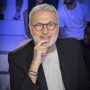 Laurent Ruquier sur le plateau de l'émission Touche pas à mon poste (TPMP) diffusée en direct sur C8 le 30 août 2022 et présentée par C.Hanouna. © Jack Tribeca / Bestimage 