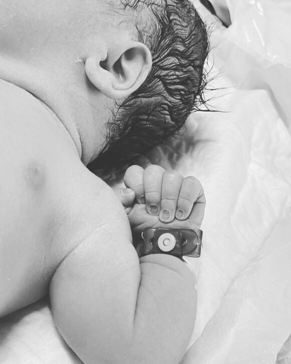 Gérald Darmanin a dévoilé une photo de son nouveau bébé, un garçon prénommé Alec né de son mariage avec Rose-Marie Devillers