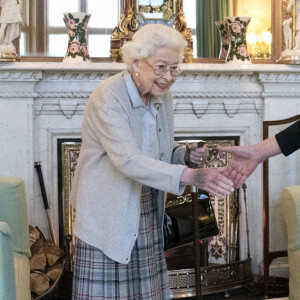 La reine Elizabeth II d'Angleterre reçoit Liz Truss à Balmoral. Le 6 septembre 2022.